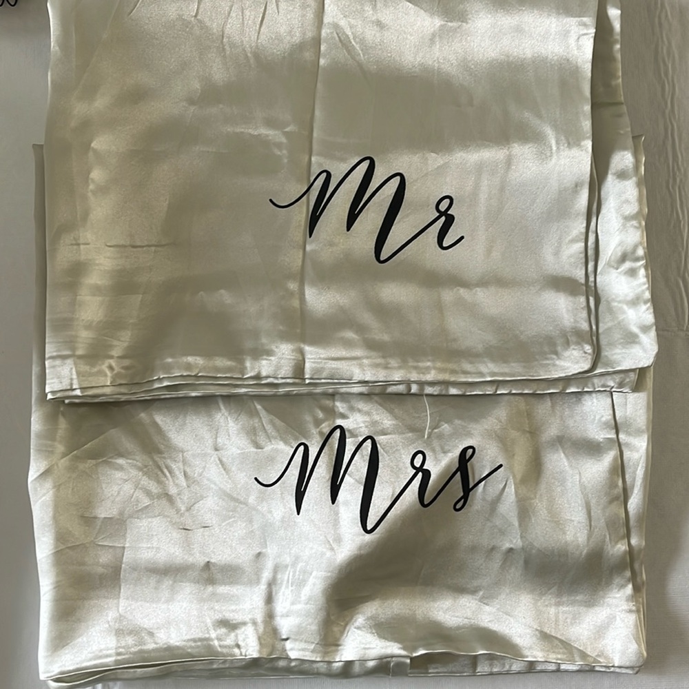 Mr and Mrs satin pillowcase set